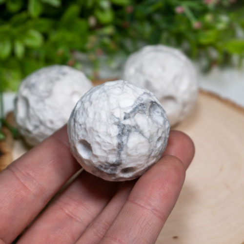 Howlite Moon