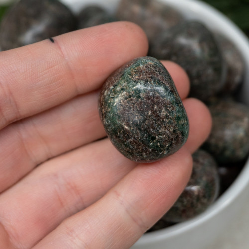 Healing Properties of Garnet – Moon Pebbles