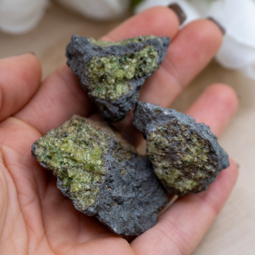 Peridot in Bassalt Random