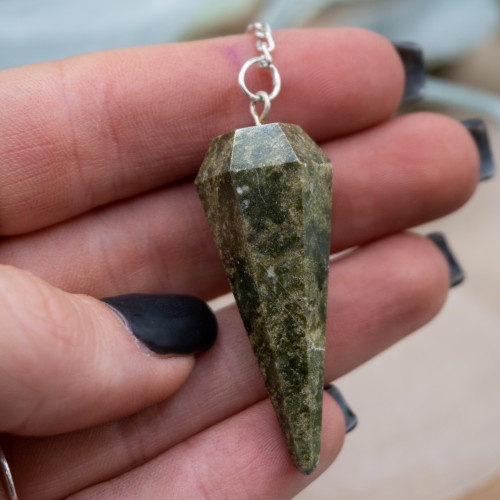 Vesuvianite Pendulum Random