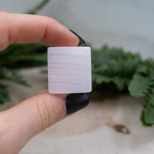 Mangano Calcite Standing Cube