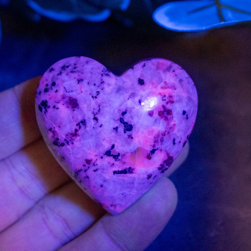 Hackmanite and Ijolite Heart