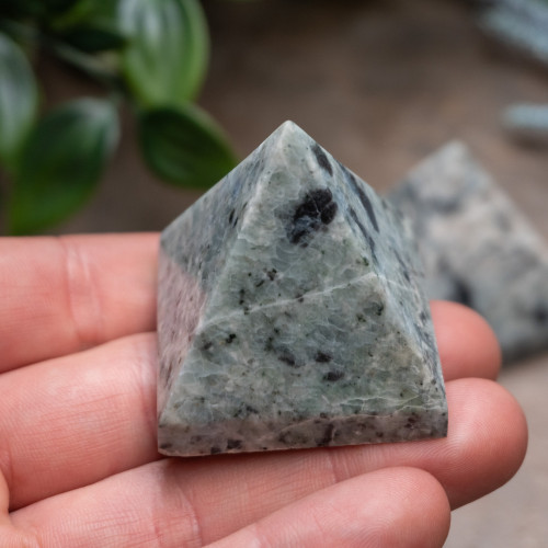 Hackmanite and Ijolite Pyramid