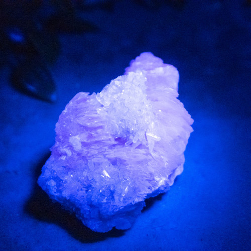 Mangano Calcite (UV Reactivte) #10