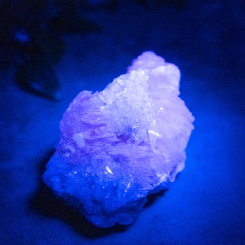 Mangano Calcite (UV Reactivte) #10