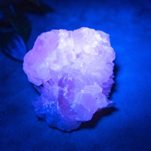 Mangano Calcite (UV Reactivte) #9
