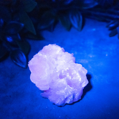 Mangano Calcite (UV Reactivte) #9