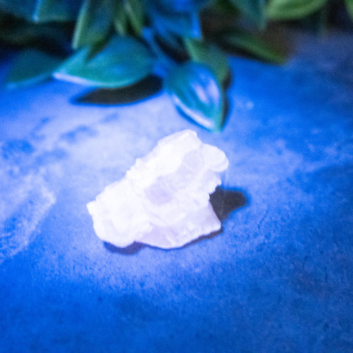 Mangano Calcite (UV Reactivte) #2