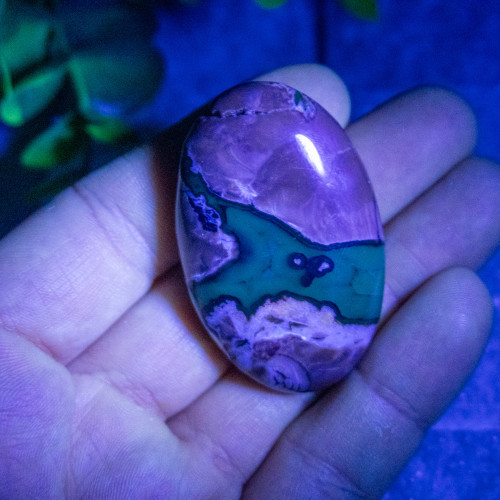 Volcano Agate (UV Reactive) Palmstone #20