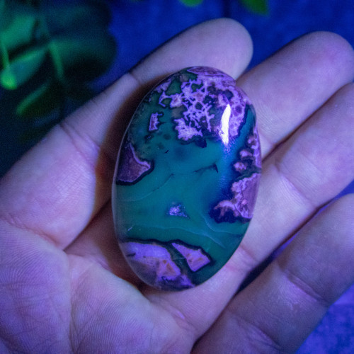 Volcano Agate (UV Reactive) Palmstone #20