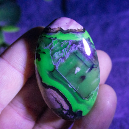 Volcano Agate (UV Reactive) Palmstone #18