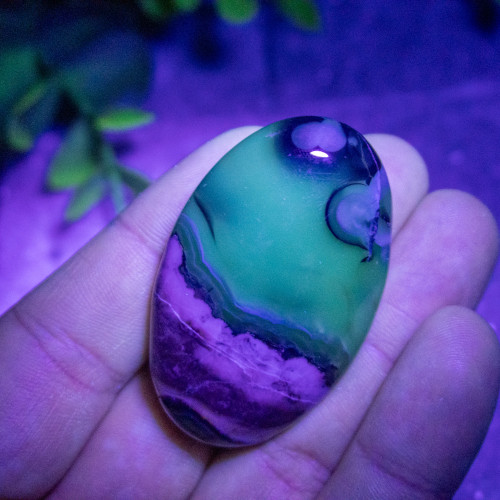 Volcano Agate (UV Reactive) Palmstone #16