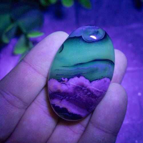 Volcano Agate (UV Reactive) Palmstone #16