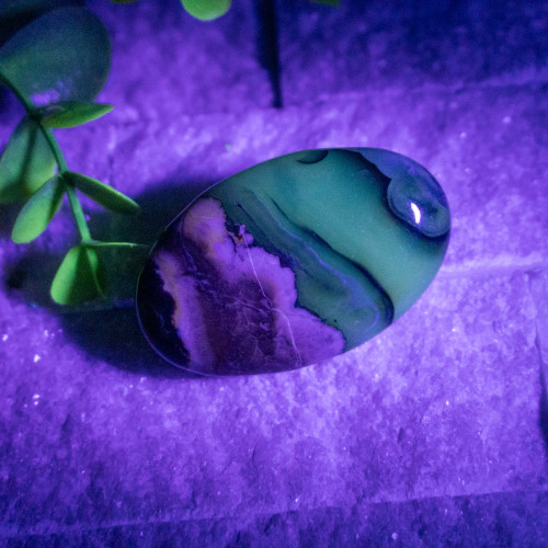 Volcano Agate (UV Reactive) Palmstone #16