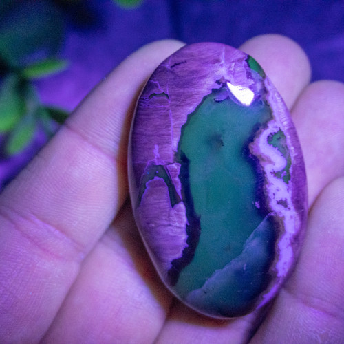 Volcano Agate (UV Reactive) Palmstone #15