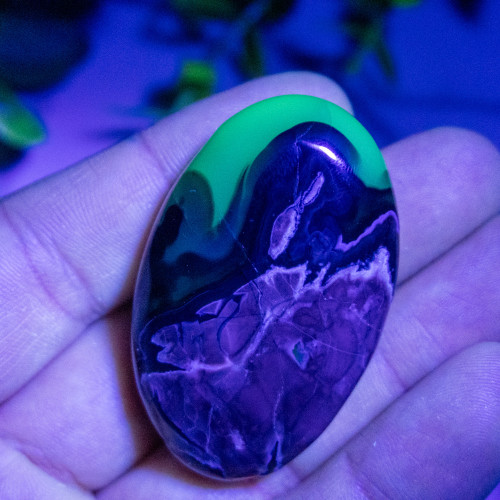 Volcano Agate (UV Reactive) Palmstone #10