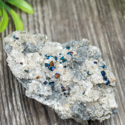 Chalcopyrite on Quartz and Calcite #1