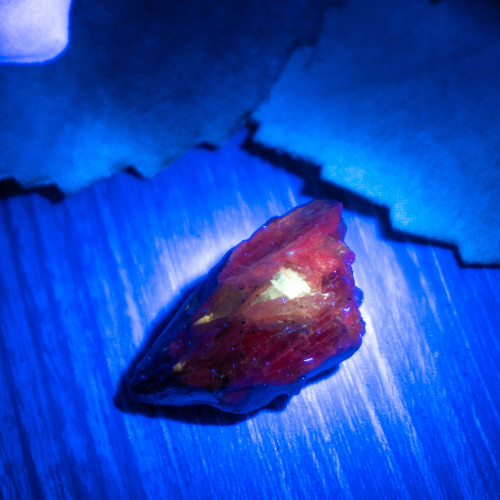 Pariba Kyanite (UV Reactive) #9