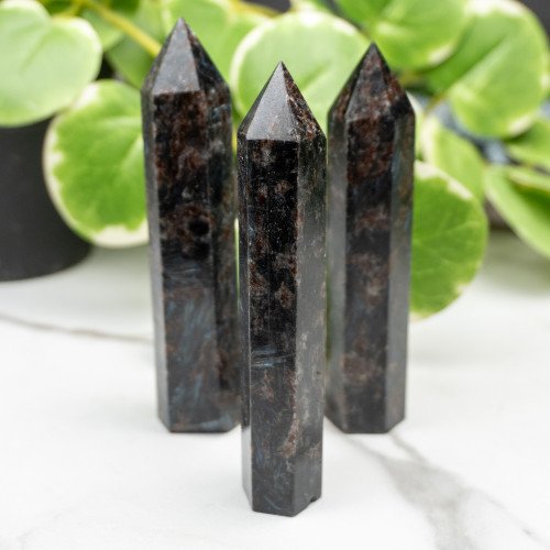 Garnet in Arfvedsonite Tower Random